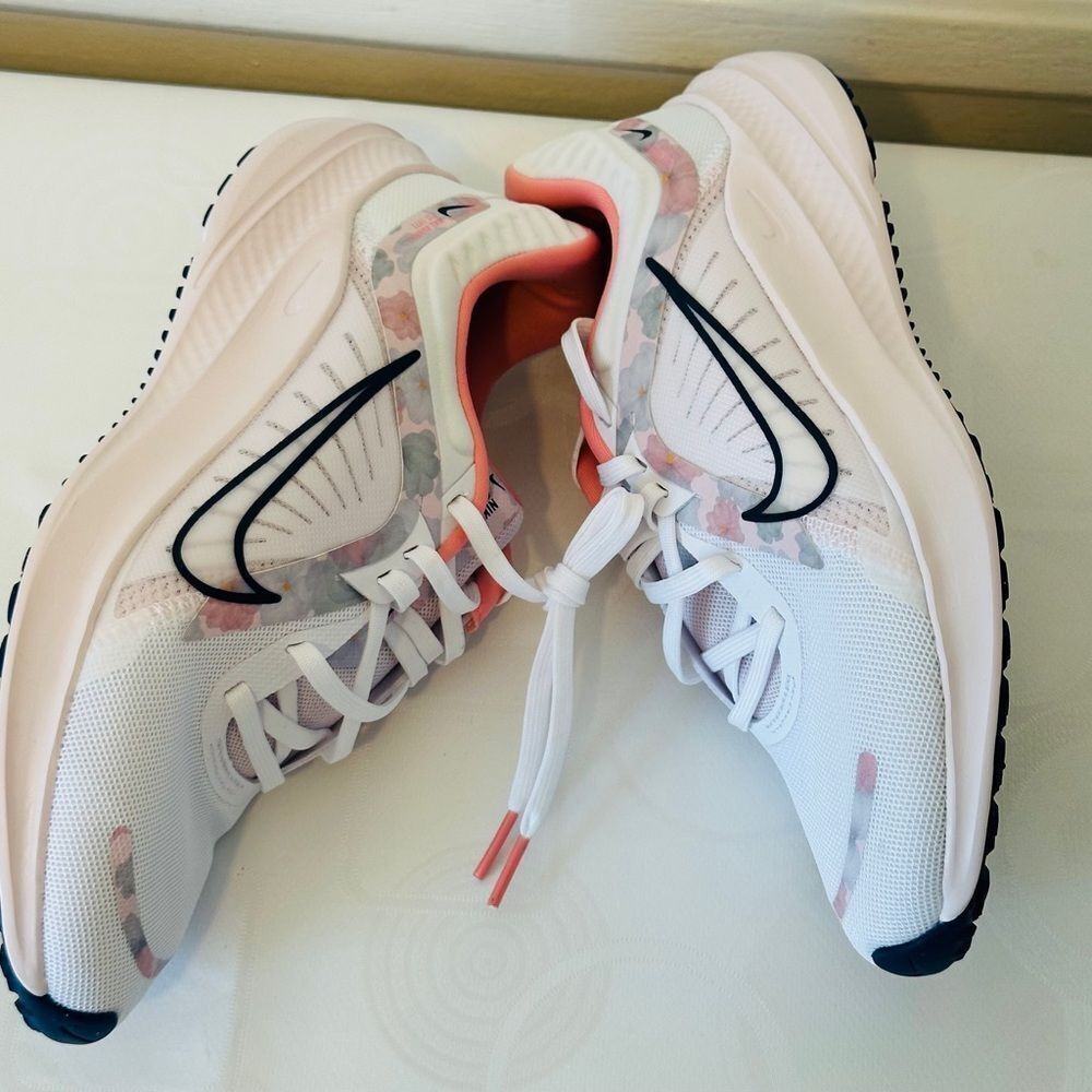 Nike Women’s Quest 5 Premium Road Running sneakers size 7,5 new - Picture 10 of 13